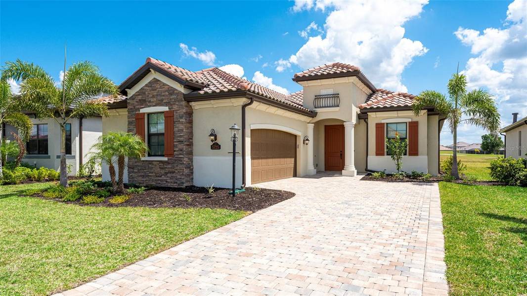 5725 CHEECH GLN, Lakewood Ranch, FL 34211