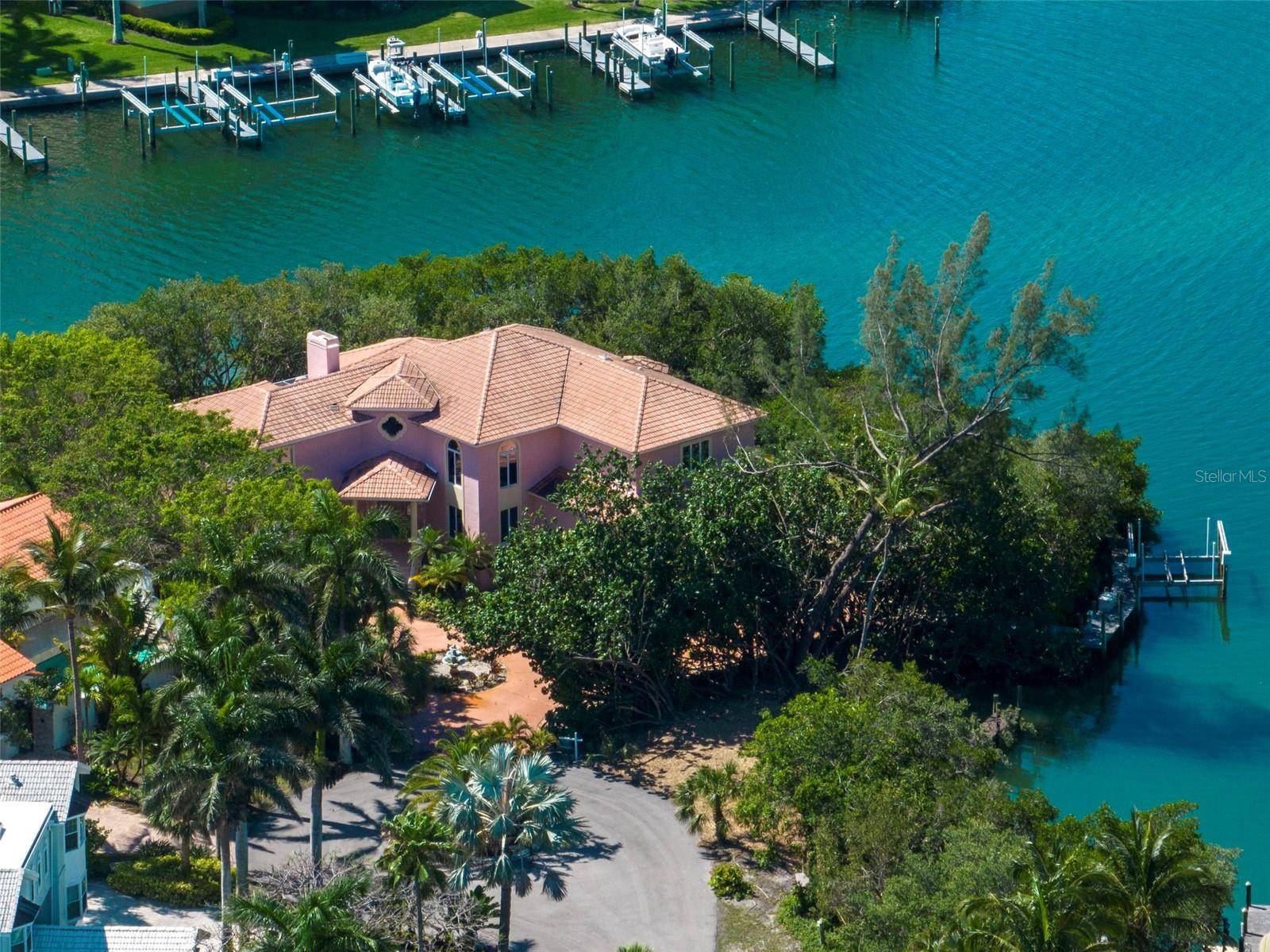 781 HIDEAWAY BAY DR, Longboat Key, FL 34228