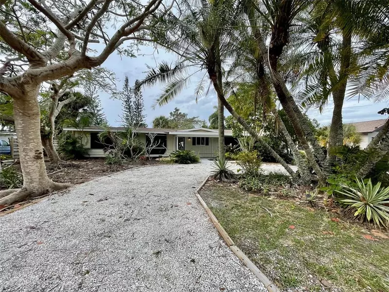 6220 BEECHWOOD AVE, Sarasota, FL 34231