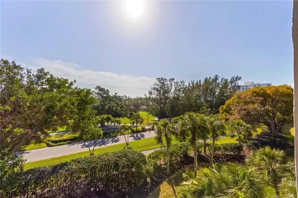 Longboat Key, FL 34228,1085 GULF OF MEXICO DR #305