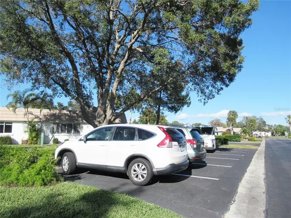 Sarasota, FL 34231,2711 RIVERBLUFF Pkwy #110