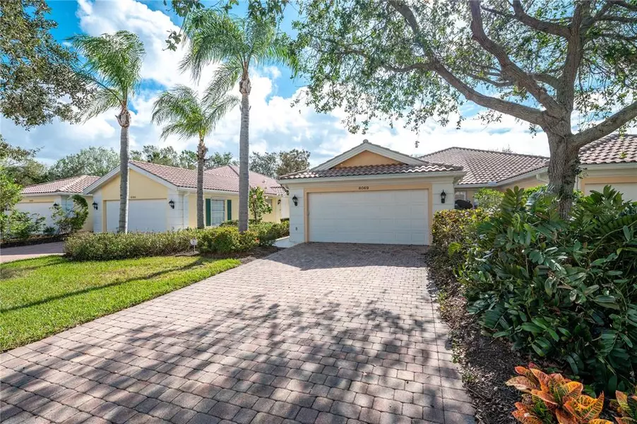 8069 CAMMINARE DR, Sarasota, FL 34238