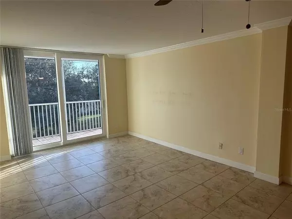 Sarasota, FL 34237,2740 COCONUT BAY LN #3E