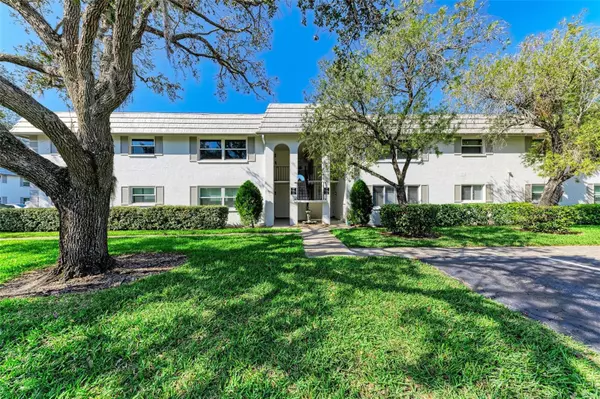 5800 HOLLYWOOD BLVD #221, Sarasota, FL 34231