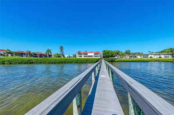 Holmes Beach, FL 34217,3805 E BAY DR #307