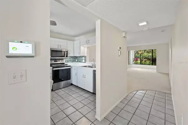 Bradenton, FL 34210,547 LAKESIDE DR #547D