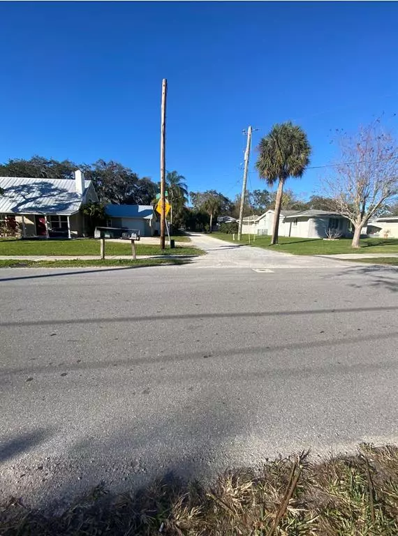 Sarasota, FL 34231,2626 ASHTON RD