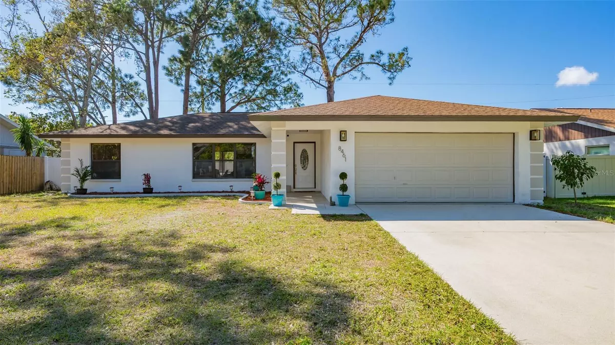 Sarasota, FL 34243,8461 CYPRESS LAKE CIR