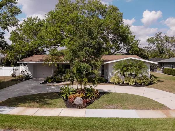 3057 GULF GATE DR, Sarasota, FL 34231