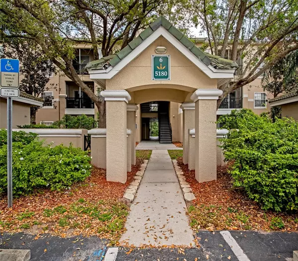 5180 NORTHRIDGE RD #305, Sarasota, FL 34238