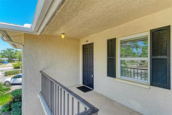 7041 W COUNTRY CLUB DR N #Unit #220, Sarasota, FL 34243