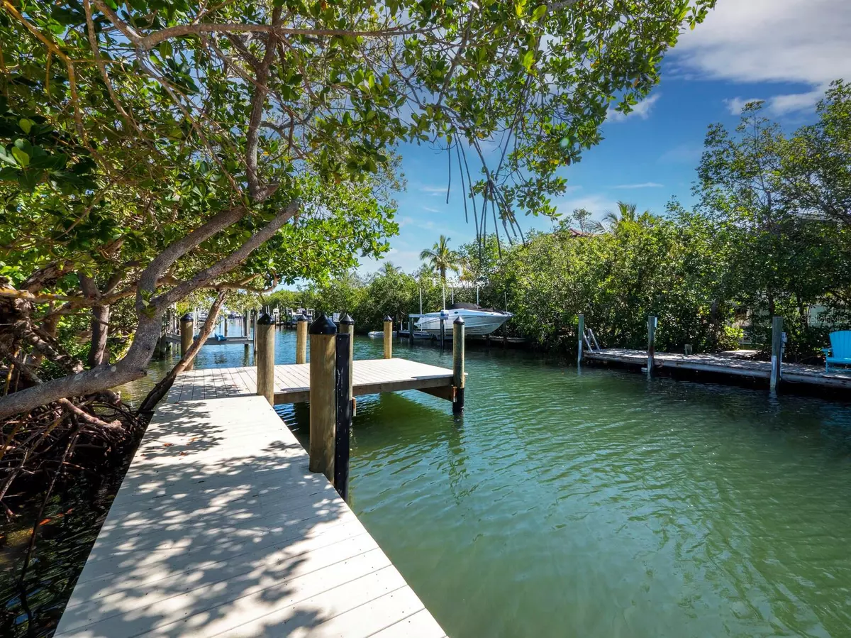 Longboat Key, FL 34228,628 LYONS LN