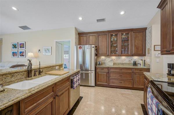 2220 E VILLAGE CIR Venice, FL 34293