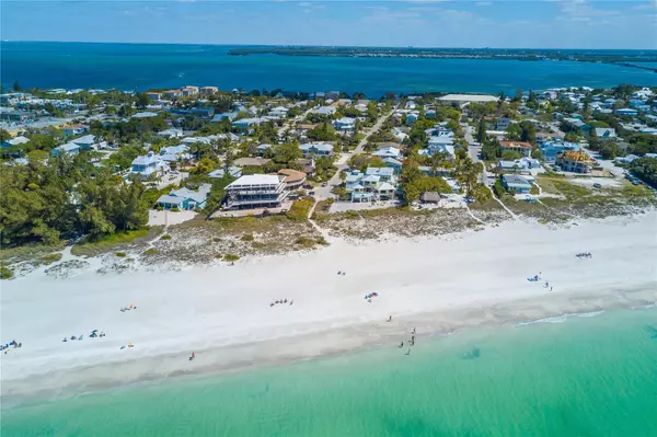 Holmes Beach, FL 34217,132 49TH ST