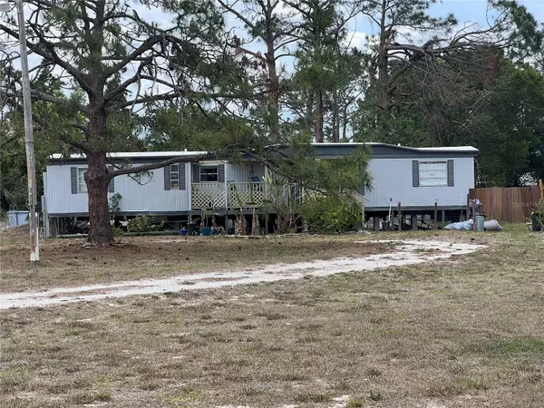 8000 BREEZE DR, North Fort Myers, FL 33917