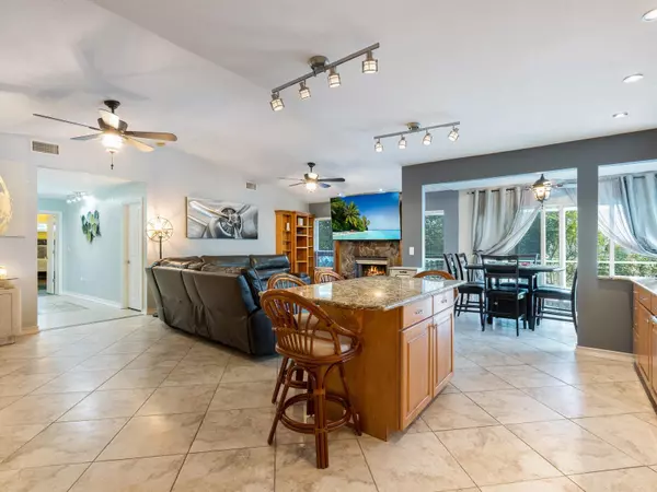 Sarasota, FL 34232,5326 SARAPOINTE DR