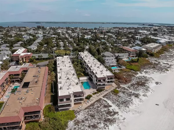 Holmes Beach, FL 34217,5808 GULF DR #103