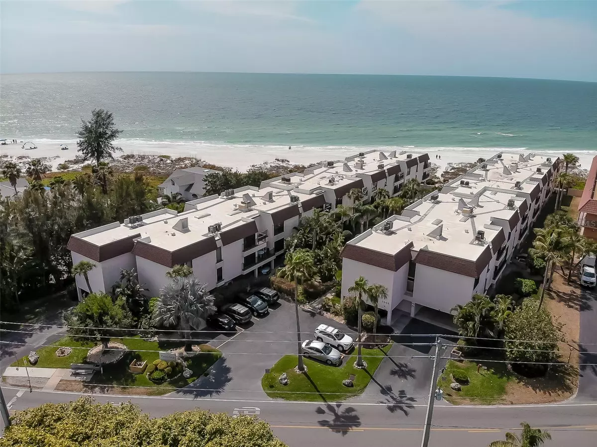 Holmes Beach, FL 34217,5808 GULF DR #103