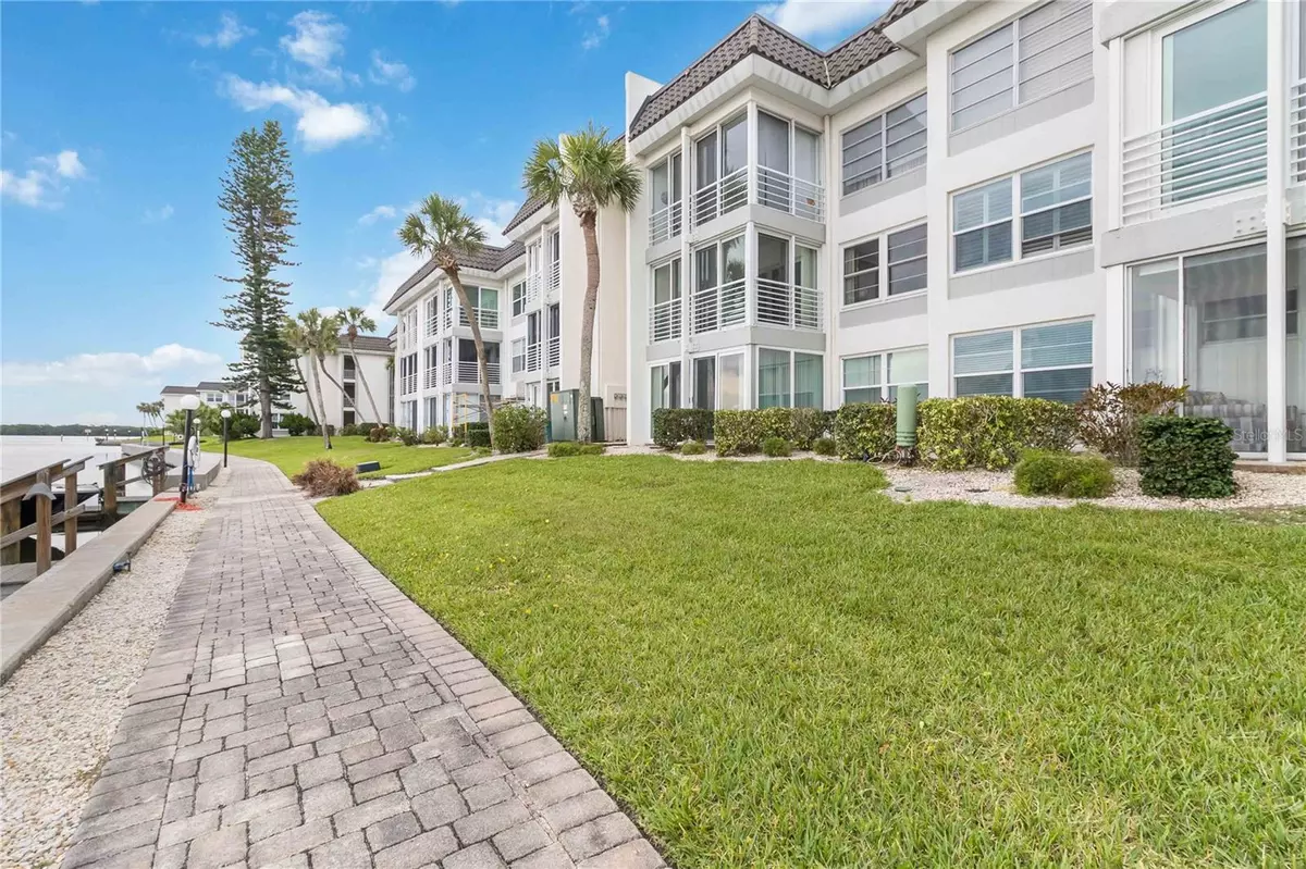 Longboat Key, FL 34228,4420 EXETER DR #204