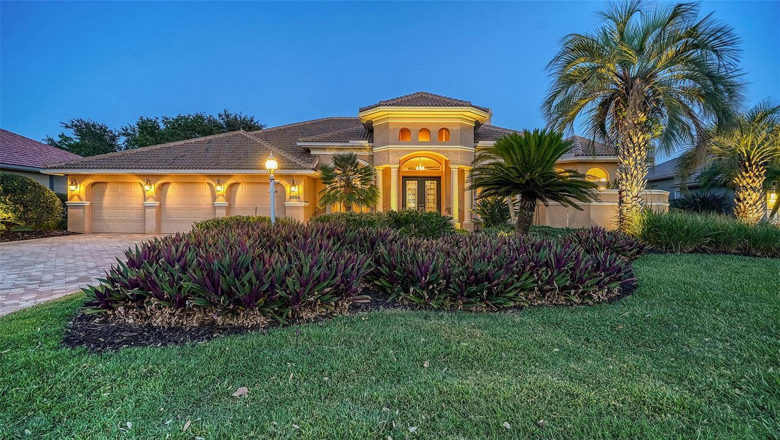 8028 ROYAL BIRKDALE CIR, Lakewood Ranch, FL 34202