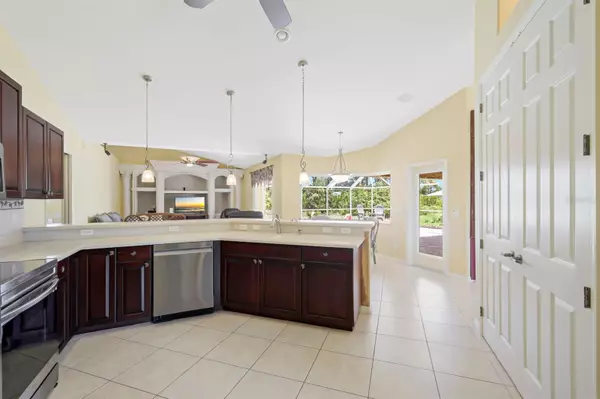 North Port, FL 34288,5008 PROSCH CIR