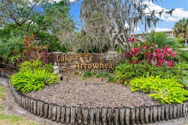 Sarasota, FL 34231,5218 LAKE ARROWHEAD TRL #28A