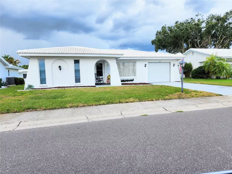 3906 CHINABERRY RD, Bradenton, FL 34208