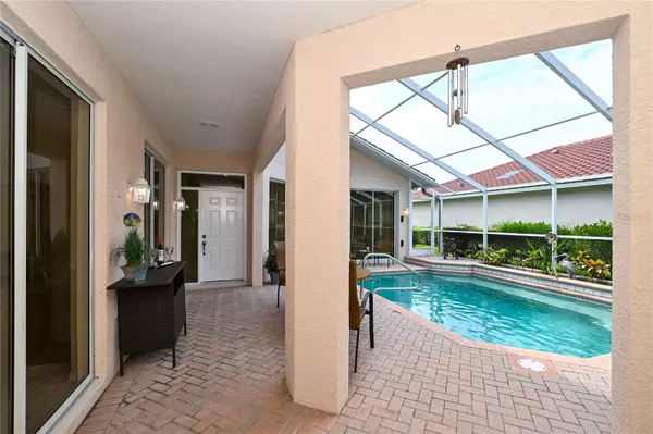 Sarasota, FL 34243,5856 LAKESIDE WOODS CIR