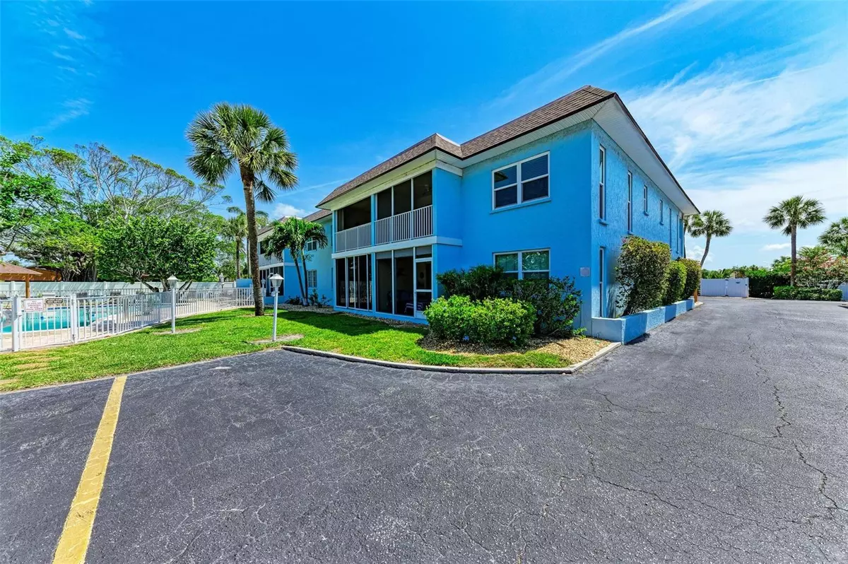 Holmes Beach, FL 34217,4307 GULF DR #206