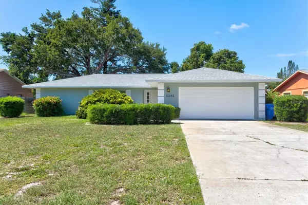 5202 36TH AVENUE CIR W, Bradenton, FL 34209