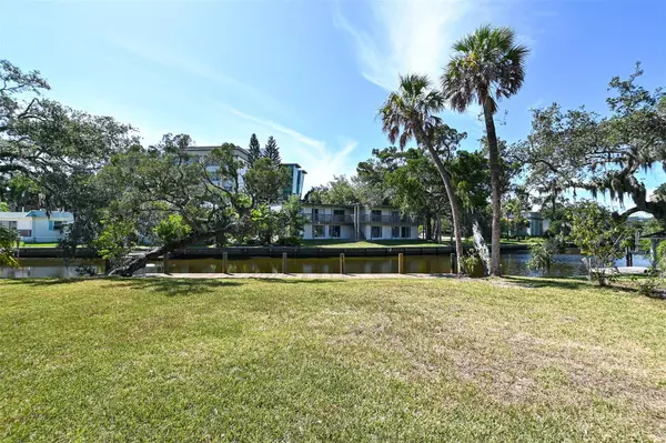 WALKER CIR, Sarasota, FL 34234