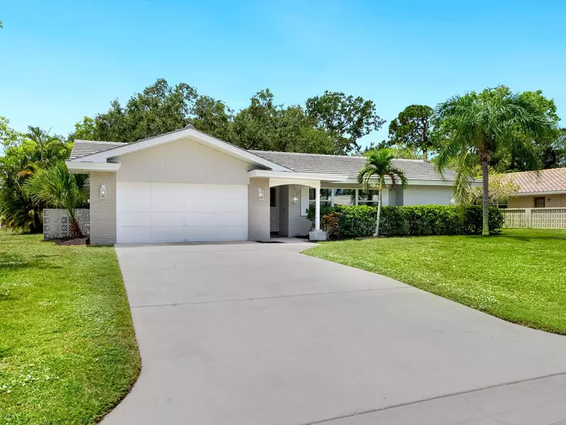 1994 MID OCEAN CIR, Sarasota, FL 34239