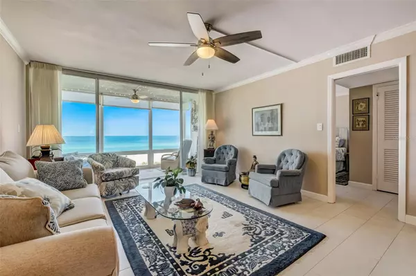 Holmes Beach, FL 34217,5300 GULF DR #208