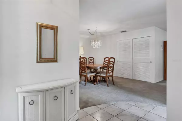 Sarasota, FL 34231,6260 GREEN VIEW CIR #111