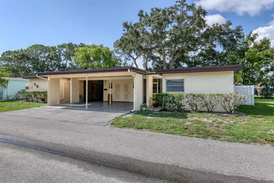 6260 GREEN VIEW CIR #111, Sarasota, FL 34231