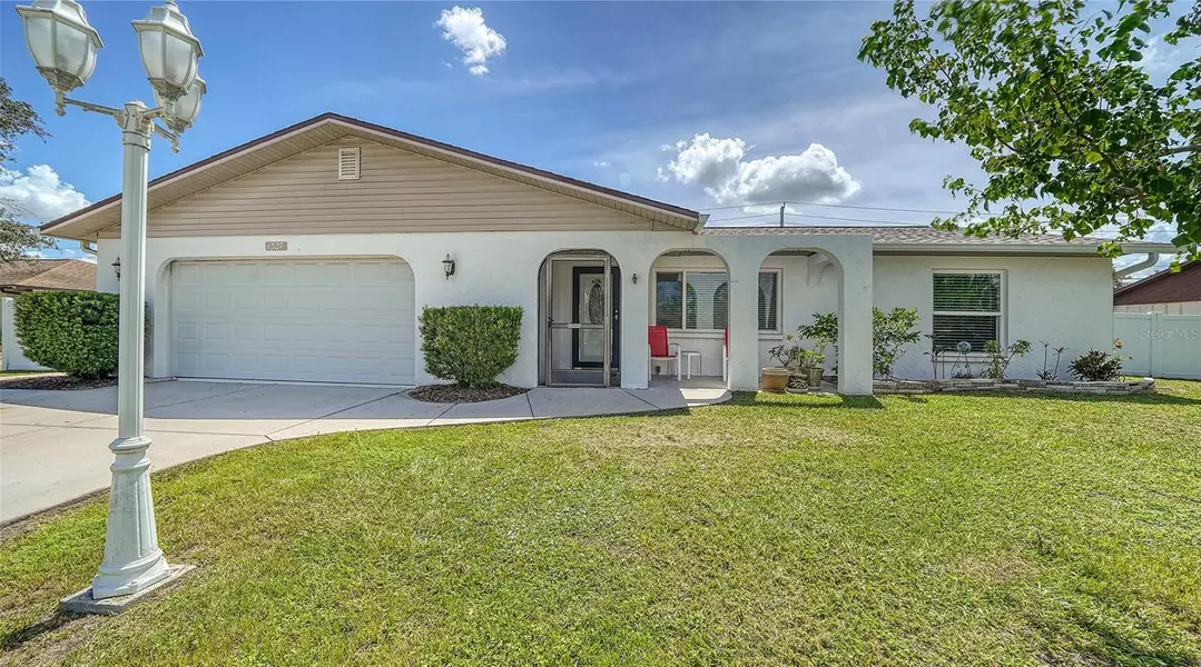 1327 GEORGETOWNE CIR, Sarasota, FL 34232