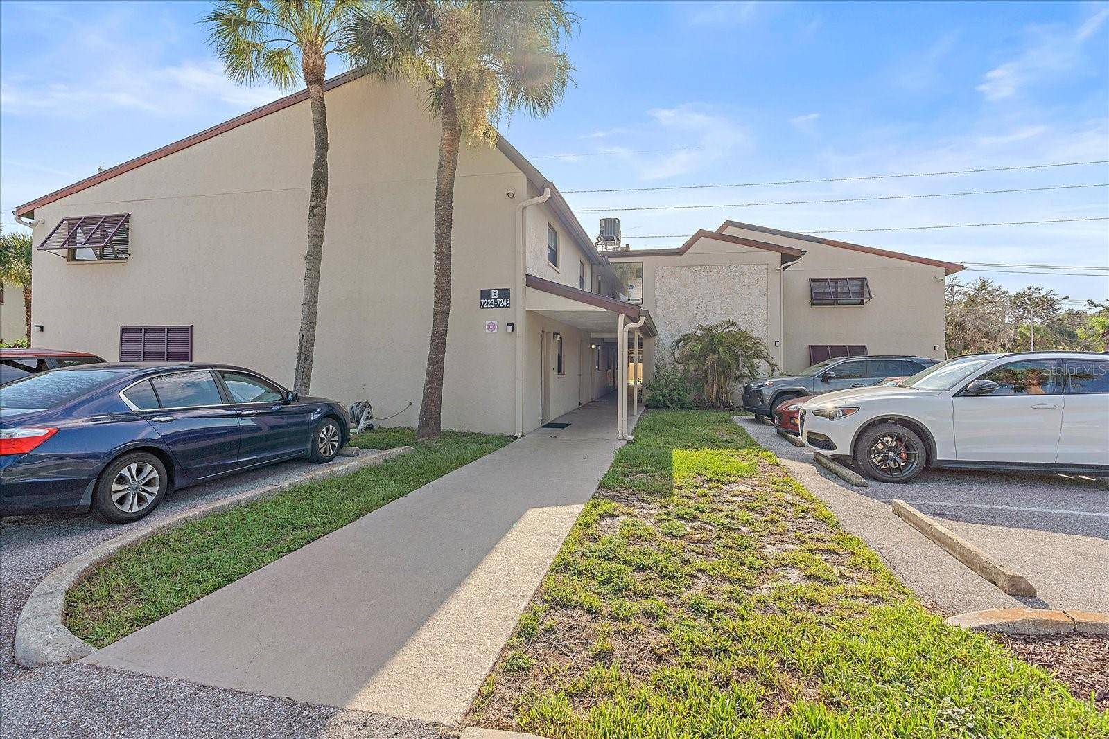 7229 CLOISTER DR #112, Sarasota, FL 34231