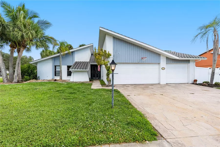 6730 EASTON LN, Sarasota, FL 34238