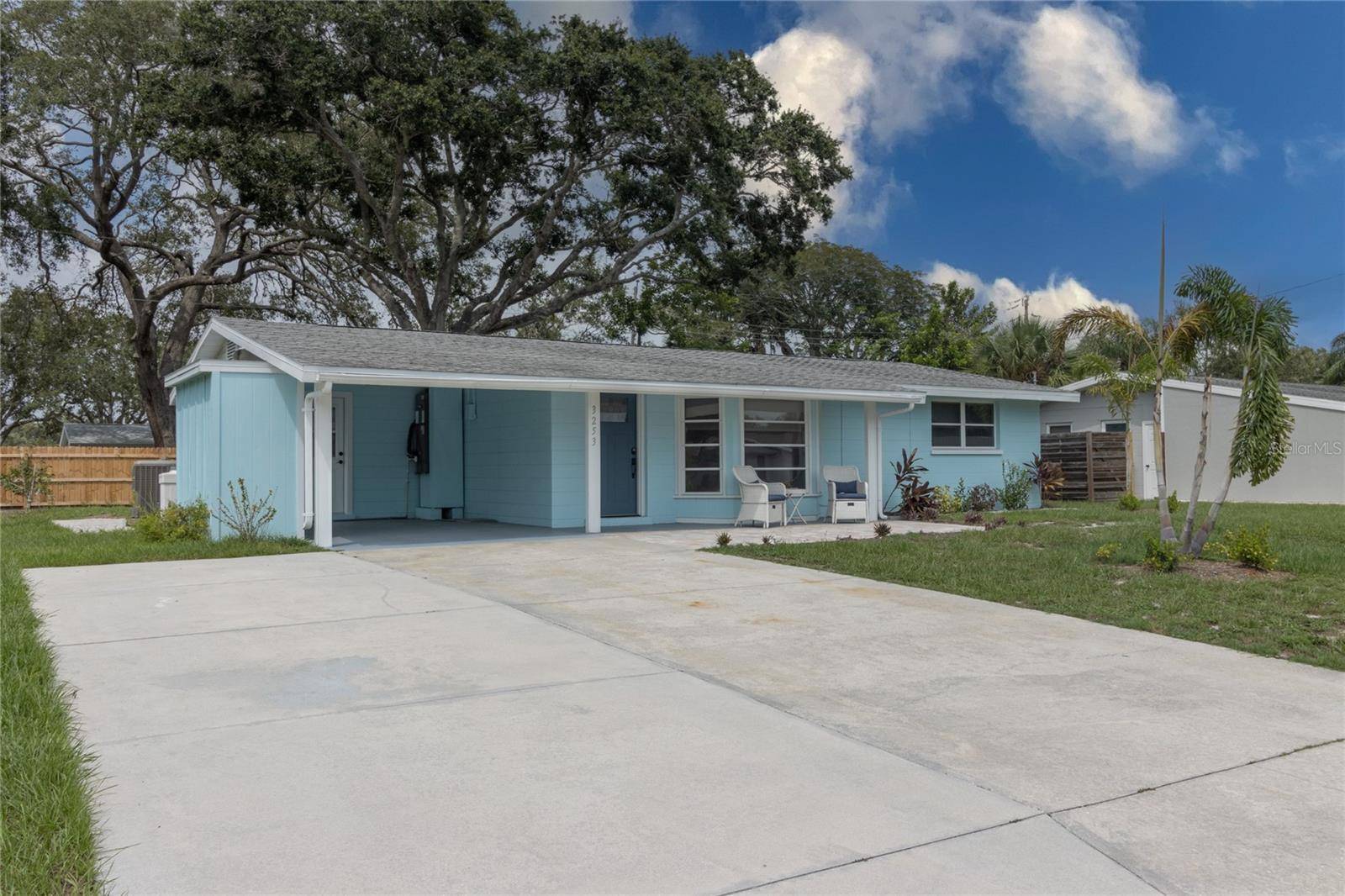 3253 BOUGAINVILLEA ST, Sarasota, FL 34239
