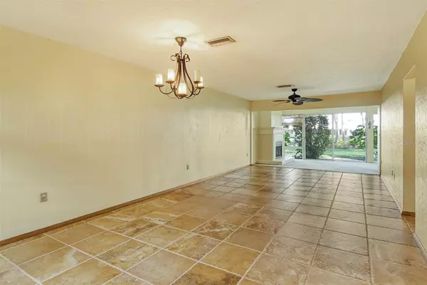 Sarasota, FL 34239,3289 FAIRHAVEN LN #112