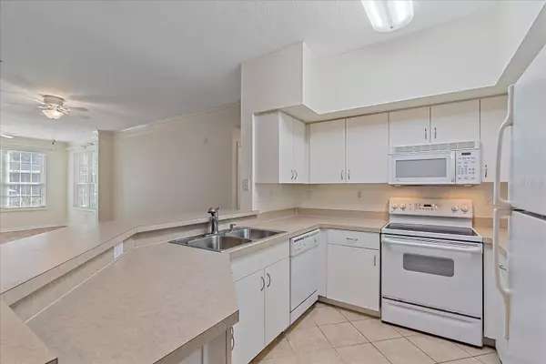 Sarasota, FL 34238,4174 CENTRAL SARASOTA Pkwy #211