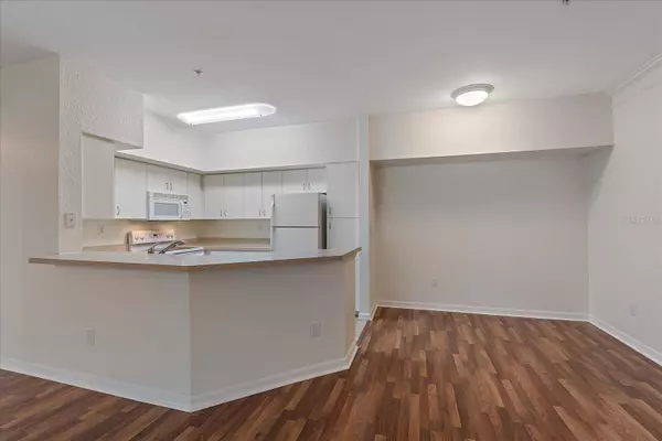 Sarasota, FL 34238,4174 CENTRAL SARASOTA Pkwy #211