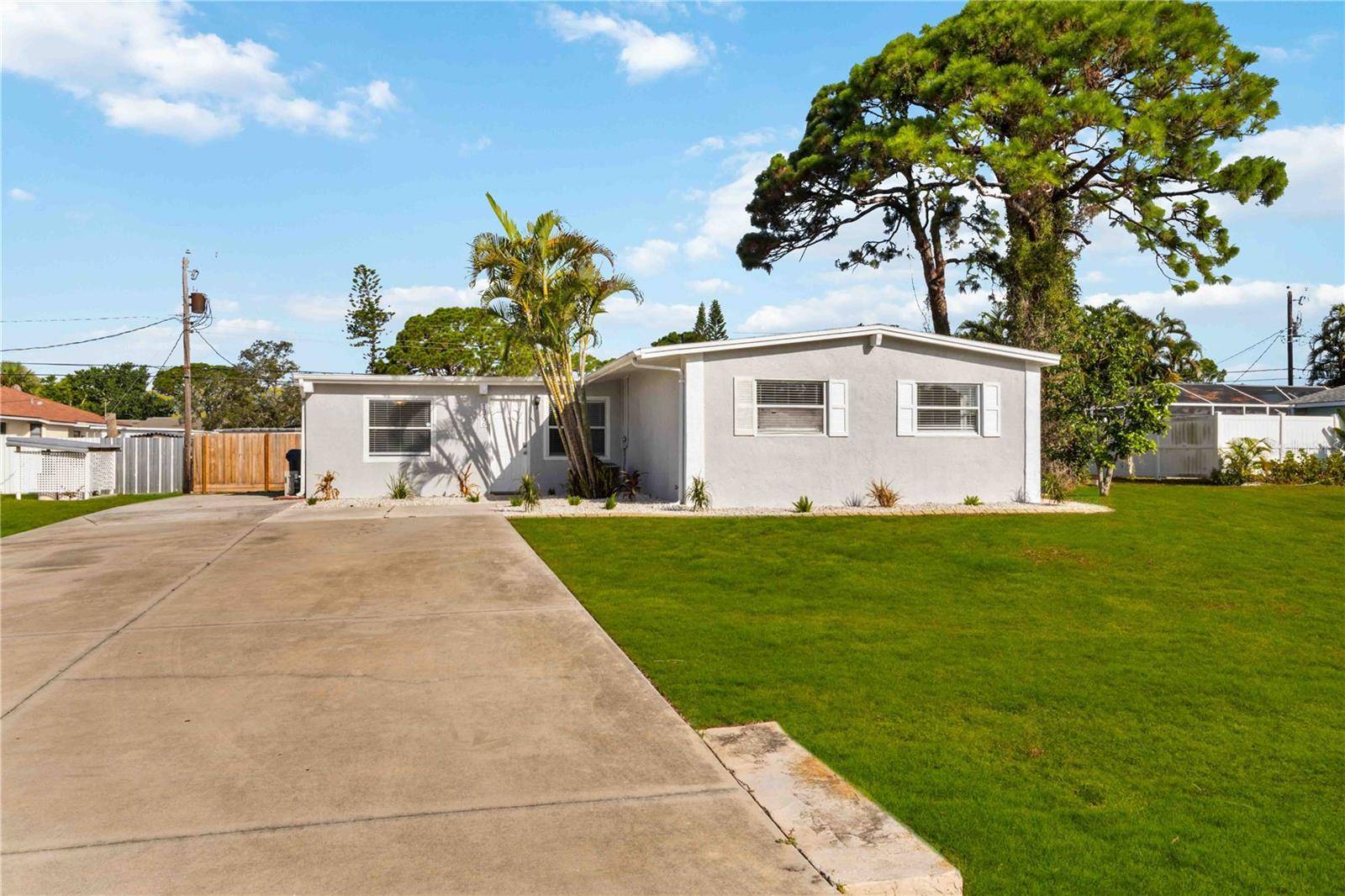 1366 QUEEN RD, Venice, FL 34293