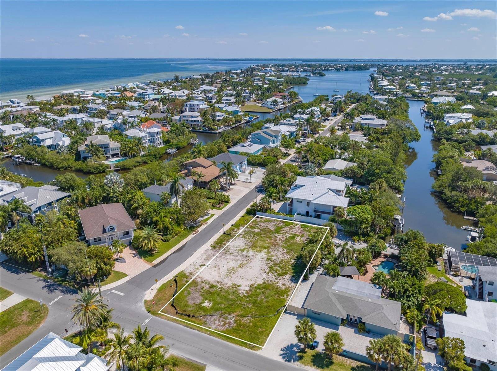 Anna Maria, FL 34216,305 TARPON ST