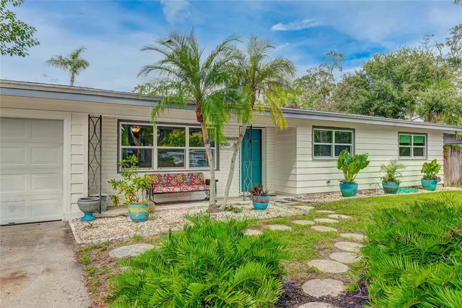 3161 COURTLAND ST, Sarasota, FL 34237