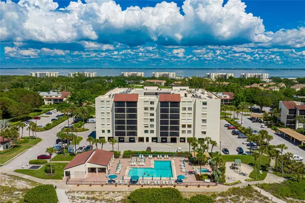 Longboat Key, FL 34228,2045 GULF OF MEXICO DR #M1-210