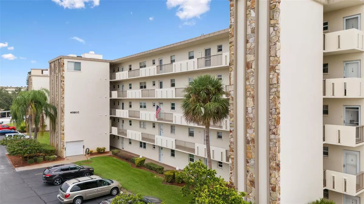 Bradenton, FL 34209,4080 IRONWOOD CIR #301C