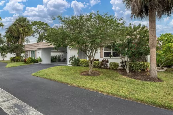 2445 RIVERBLUFF Pkwy #V-214, Sarasota, FL 34231