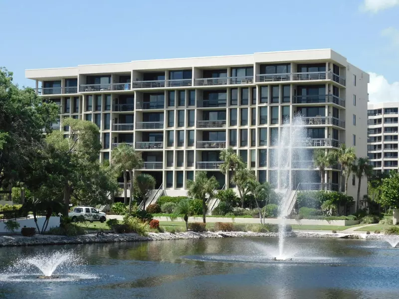 1125 GULF OF MEXICO DR #405, Longboat Key, FL 34228