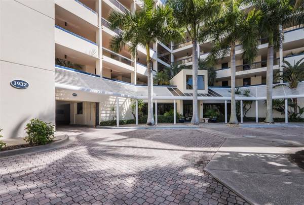 1932 HARBOURSIDE DR #224, Longboat Key, FL 34228